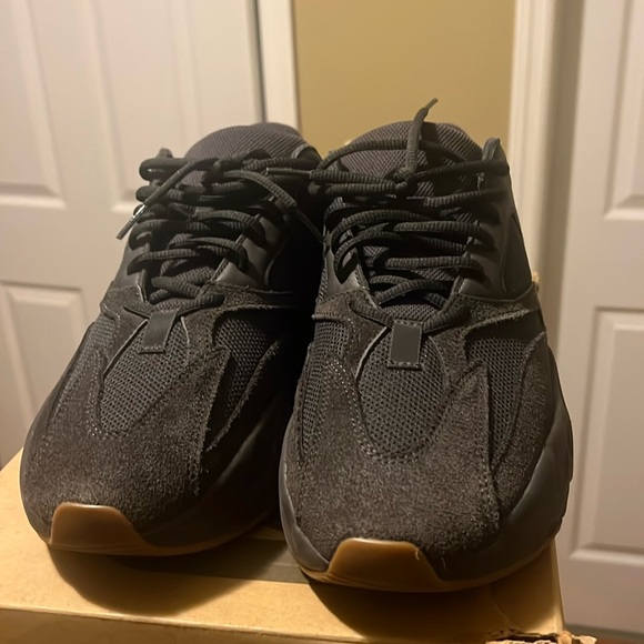 Yeezy 700 Wave runners like new! - Picture 1 of 4